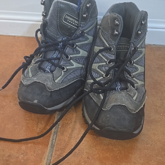 Northwest Territory Men's Hiking Boots - Black and Gray - Picture 1 of 3